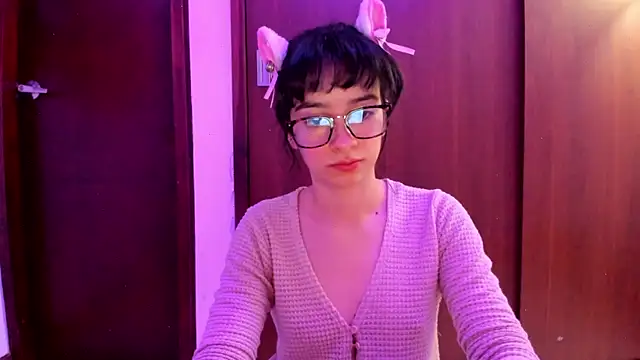 Snapshot of _Lunnaa_ chatting on March 3, 12:48 am  Lunnaa  online show from March 3, 12:48 am
