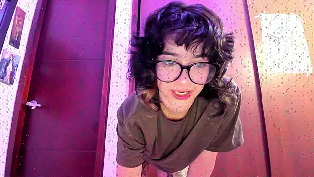 Snapshot of _Lunnaa_ chatting on October 20, 2:56 am  Lunnaa  online show from October 20, 2:56 am