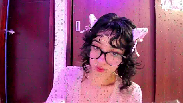 Snapshot of _Lunnaa_ chatting on October 27, 12:58 am  Lunnaa  online show from October 27, 12:58 am