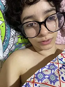 Snapshot of _Lunnaa_ chatting on March 9, 3:32 am Lunnaa online show from March 9, 3:32 am