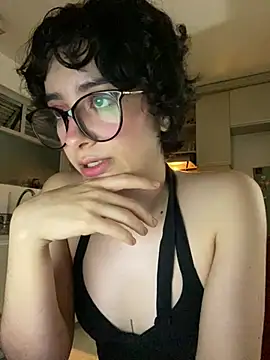 Snapshot of _Lunnaa_ chatting on March 15, 12:16 am Lunnaa online show from March 15, 12:16 am