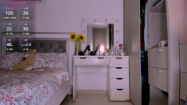 Snapshot of sharonDulce chatting on February 11, 1:54 am sharonDulce online show from February 11, 1:54 am