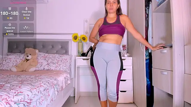 Snapshot of sharonDulce chatting on February 12, 2:17 am sharonDulce online show from February 12, 2:17 am