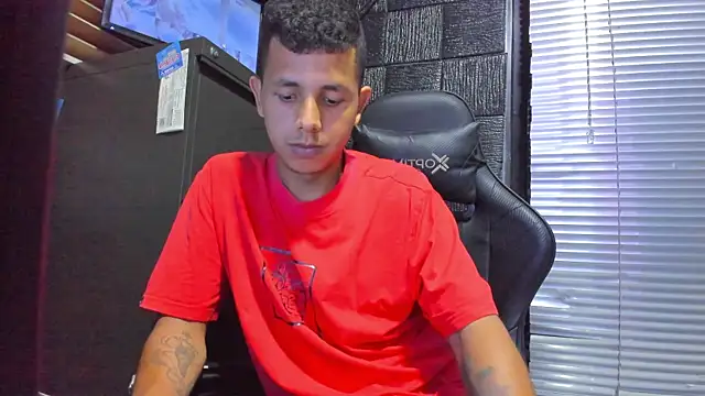 Snapshot of boy_bigcock24cm chatting on July 14, 2:05 am boy bigcock24cm online show from July 14, 2:05 am