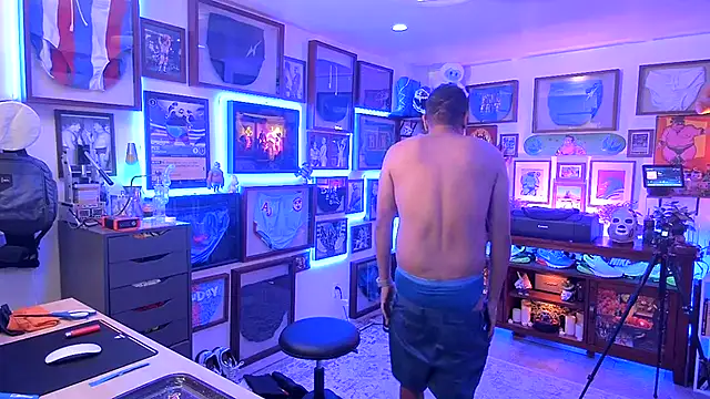 Briefs bud online show from December 1, 5:12 am