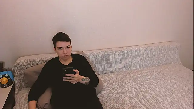 Snapshot of secret_dreams__ chatting on February 9, 2:21 pm secret dreams online show from February 9, 2:21 pm