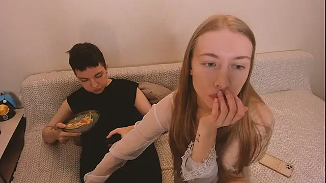 Snapshot of secret_dreams__ chatting on February 12, 7:09 pm secret dreams online show from February 12, 7:09 pm