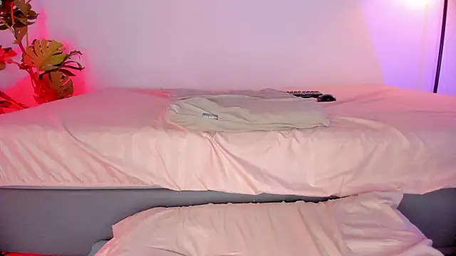 hot booty  online show from March 7, 11:35 pm