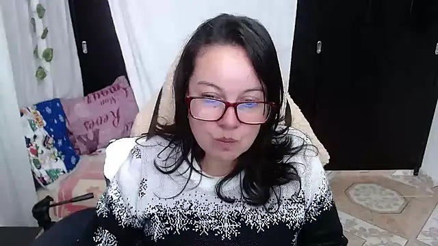 Sonialorens  online show from December 17, 2:55 pm