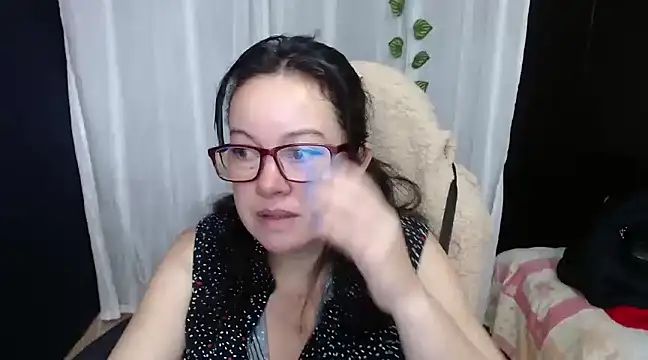 Sonialorens  online show from December 27, 1:50 pm