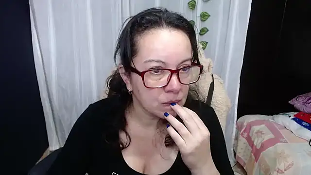 Sonialorens  online show from December 30, 1:25 pm