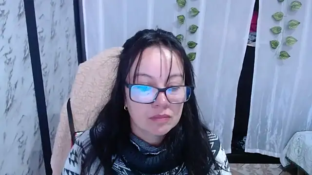 Sonialorens  online show from February 28, 1:58 pm