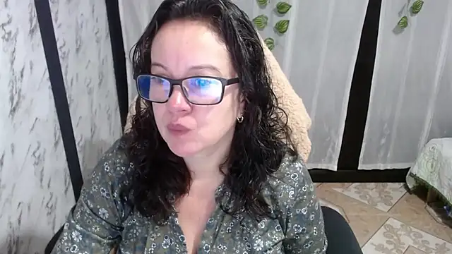 Sonialorens  online show from March 14, 12:29 pm