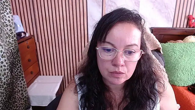Sonialorens  online show from September 22, 4:53 pm