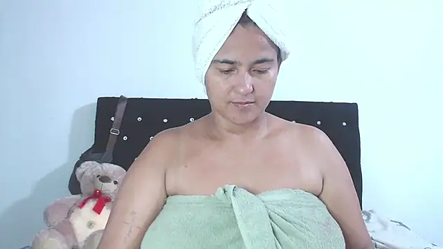 isabella dirty69 online show from April 7, 5:35 pm