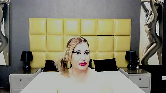 Snapshot of KiraLeila chatting on February 5, 4:03 pm KiraLeila online show from February 5, 4:03 pm