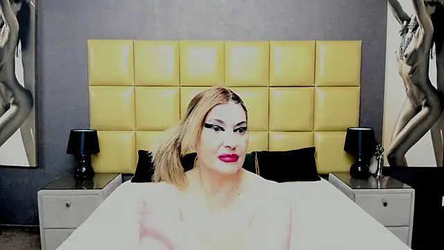 Snapshot of KiraLeila chatting on February 10, 6:24 pm KiraLeila online show from February 10, 6:24 pm