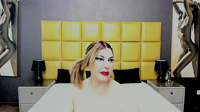 Snapshot of KiraLeila chatting on February 15, 1:38 pm KiraLeila online show from February 15, 1:38 pm