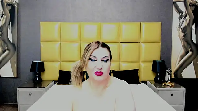 Snapshot of KiraLeila chatting on February 20, 7:52 pm KiraLeila online show from February 20, 7:52 pm