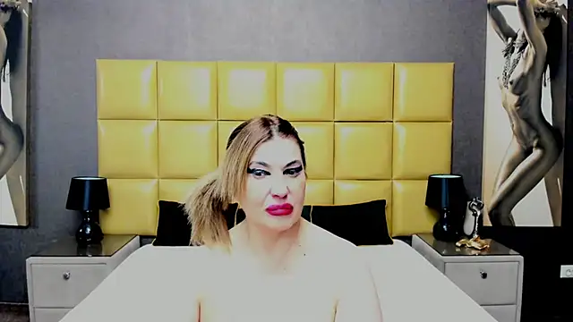 Snapshot of KiraLeila chatting on February 22, 3:25 pm KiraLeila online show from February 22, 3:25 pm