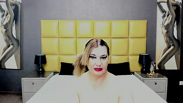 Snapshot of KiraLeila chatting on March 2, 8:07 pm KiraLeila online show from March 2, 8:07 pm