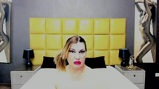 Snapshot of KiraLeila chatting on March 5, 8:00 am KiraLeila online show from March 5, 8:00 am
