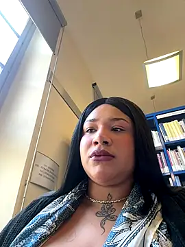 IamSashaLuv online show from October 1, 8:09 am