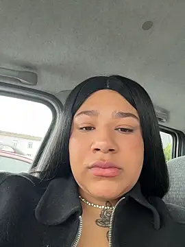 IamSashaLuv online show from December 19, 1:51 pm