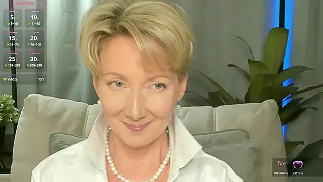 Snapshot of AkexandraFix chatting on May 1, 1:59 pm AkexandraFix online show from May 1, 1:59 pm