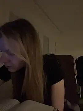 MaryHiggins online show from April 5, 7:22 pm