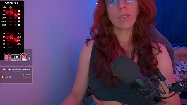 Snapshot of thecherry_Paulette chatting on April 14, 3:34 am thecherry Paulette online show from April 14, 3:34 am