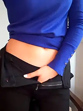 Snapshot of megan2021 chatting on March 13, 3:50 pm megan2021 online show from March 13, 3:50 pm