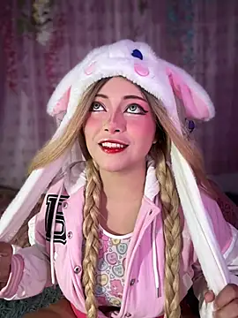 Snapshot of seraphine23 chatting on December 13, 3:49 am seraphine23 online show from December 13, 3:49 am