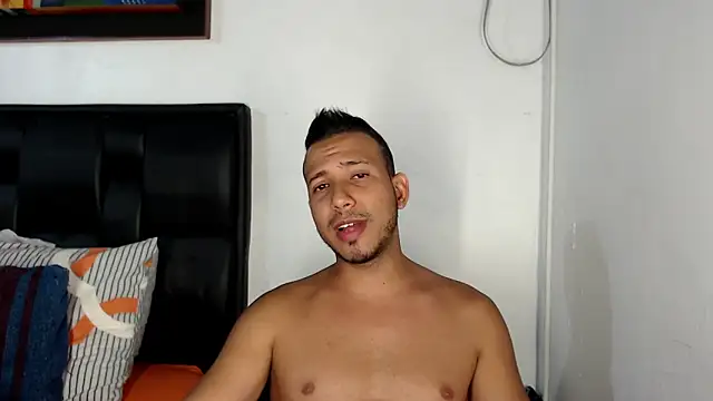 Snapshot of thommerxxx chatting on January 22, 11:10 pm thommerxxx online show from January 22, 11:10 pm