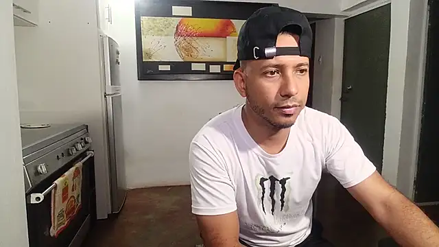 Snapshot of thommerxxx chatting on May 25, 3:07 pm thommerxxx online show from May 25, 3:07 pm