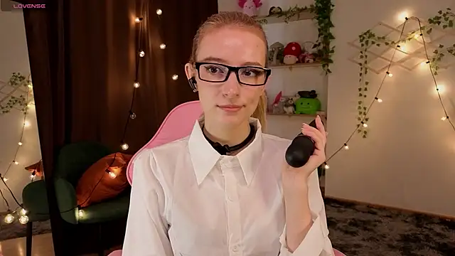 berrry girl online show from June 17, 6:27 am