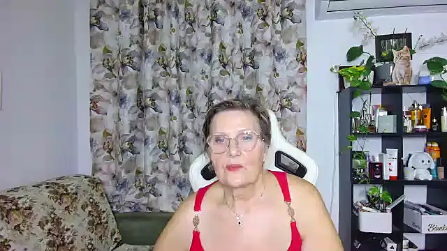 Snapshot of Selenna57 chatting on January 3, 6:46 pm Selenna57 online show from January 3, 6:46 pm