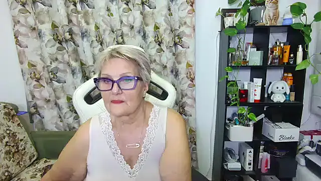 Snapshot of Selenna57 chatting on February 1, 6:51 pm Selenna57 online show from February 1, 6:51 pm