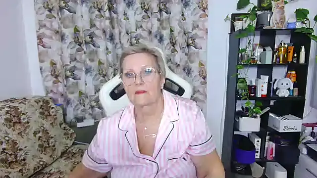 Snapshot of Selenna57 chatting on February 14, 7:23 pm Selenna57 online show from February 14, 7:23 pm