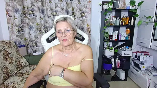 Snapshot of Selenna57 chatting on February 24, 9:41 pm Selenna57 online show from February 24, 9:41 pm