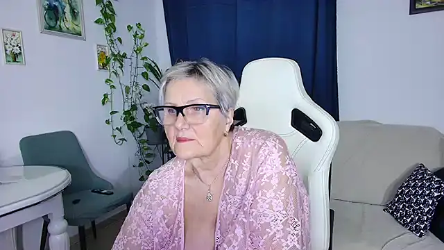 Snapshot of Selenna57 chatting on January 16, 6:45 pm Selenna57 online show from January 16, 6:45 pm