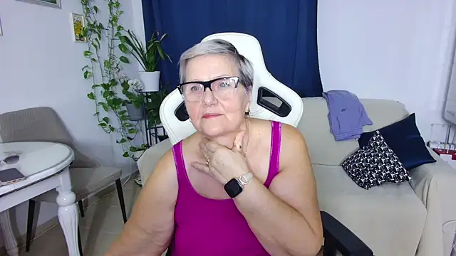 Snapshot of Selenna57 chatting on February 13, 6:37 pm Selenna57 online show from February 13, 6:37 pm