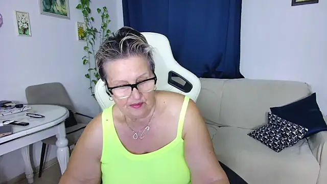 Snapshot of Selenna57 chatting on February 14, 6:26 pm Selenna57 online show from February 14, 6:26 pm