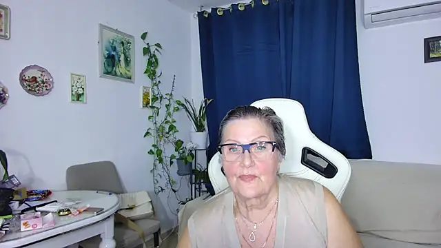 Snapshot of Selenna57 chatting on March 26, 6:35 pm Selenna57 online show from March 26, 6:35 pm