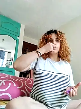 EmmaMelissa0521 online show from December 19, 6:15 pm