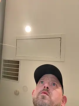 Snapshot of smokeymt420 chatting on February 13, 8:10 am smokeymt420 online show from February 13, 8:10 am