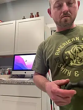 Snapshot of smokeymt420 chatting on February 14, 5:04 am smokeymt420 online show from February 14, 5:04 am