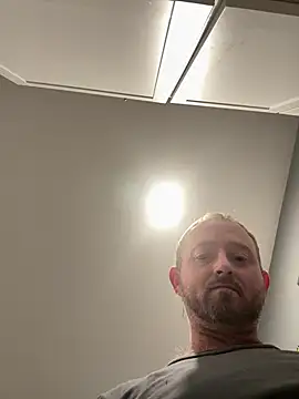 Snapshot of smokeymt420 chatting on February 20, 4:09 am smokeymt420 online show from February 20, 4:09 am