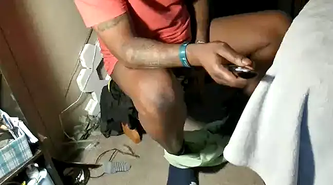 Snapshot of Makeyoucumallover chatting on December 31, 1:41 pm Makeyoucumallover online show from December 31, 1:41 pm