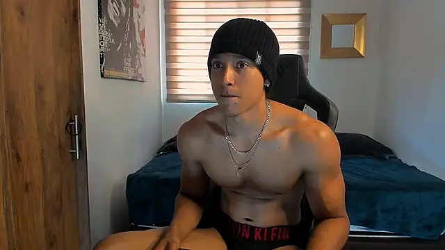 Snapshot of Liam_V chatting on December 2, 4:09 pm Liam V online show from December 2, 4:09 pm